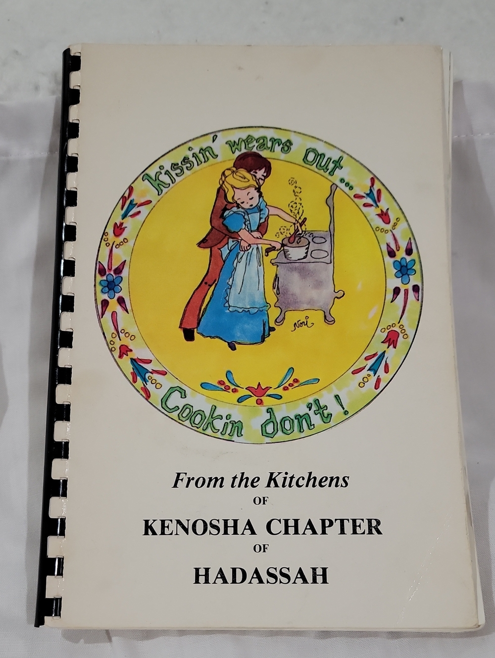 Vintage Hadassah Kenosha Chapter Cookbook "Kissin' Wears Out Cookin Don't" 1976